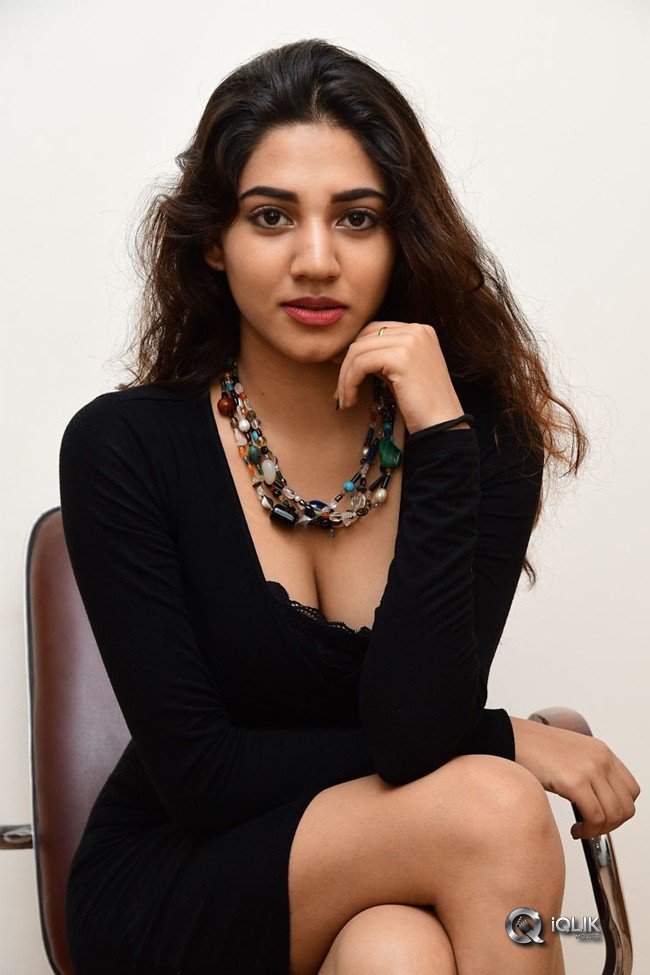 Sonakshi-Singh-Hot-Pics